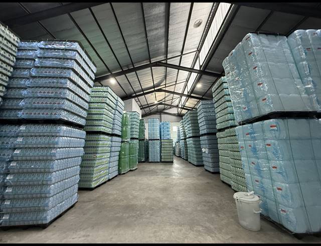 2,330M² WAREHOUSE TO LET IN RETREAT
